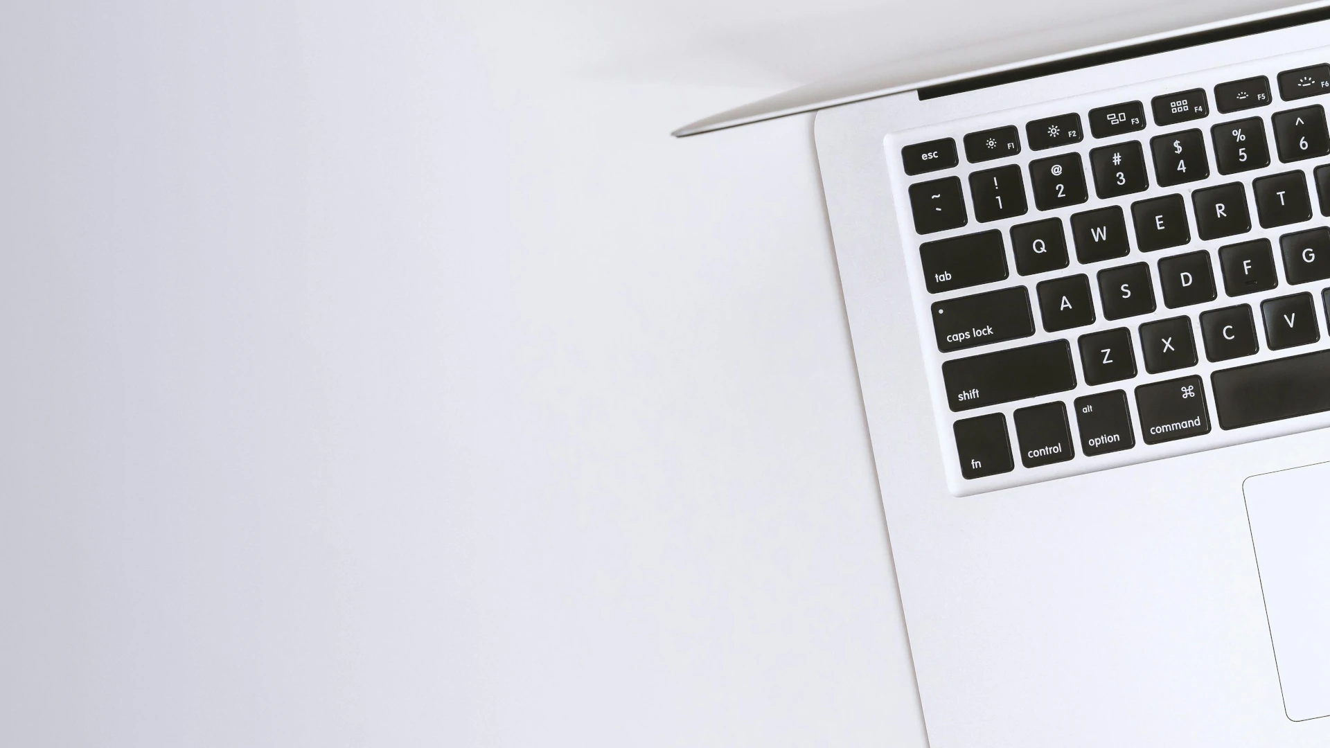le coin d'un mac blanc